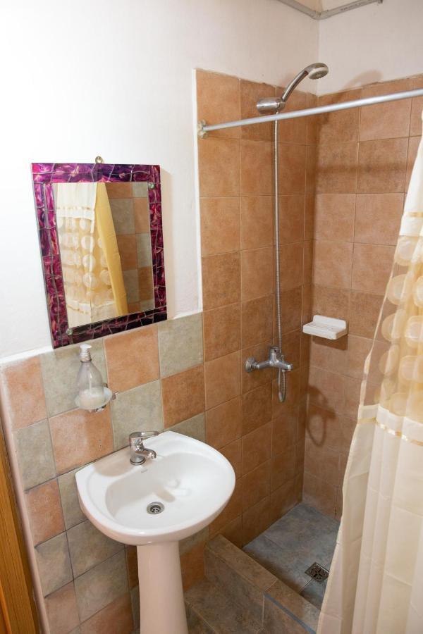 Huellas Hostel ラゴ・プエロ エクステリア 写真