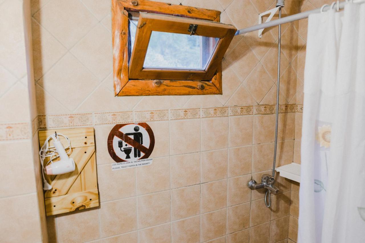 Huellas Hostel ラゴ・プエロ エクステリア 写真